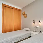2-bedroom With Seaview Daire